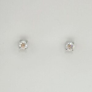 Pendientes en oro blanco y diamantes de cuatro garras