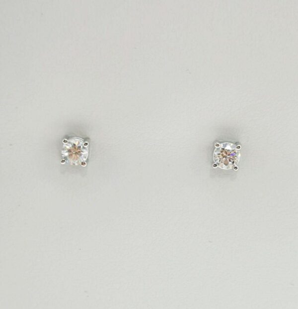 Pendientes en oro blanco y diamantes de cuatro garras